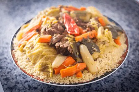 الكسكس المغربي : طبق الأصالة وسر النكهة